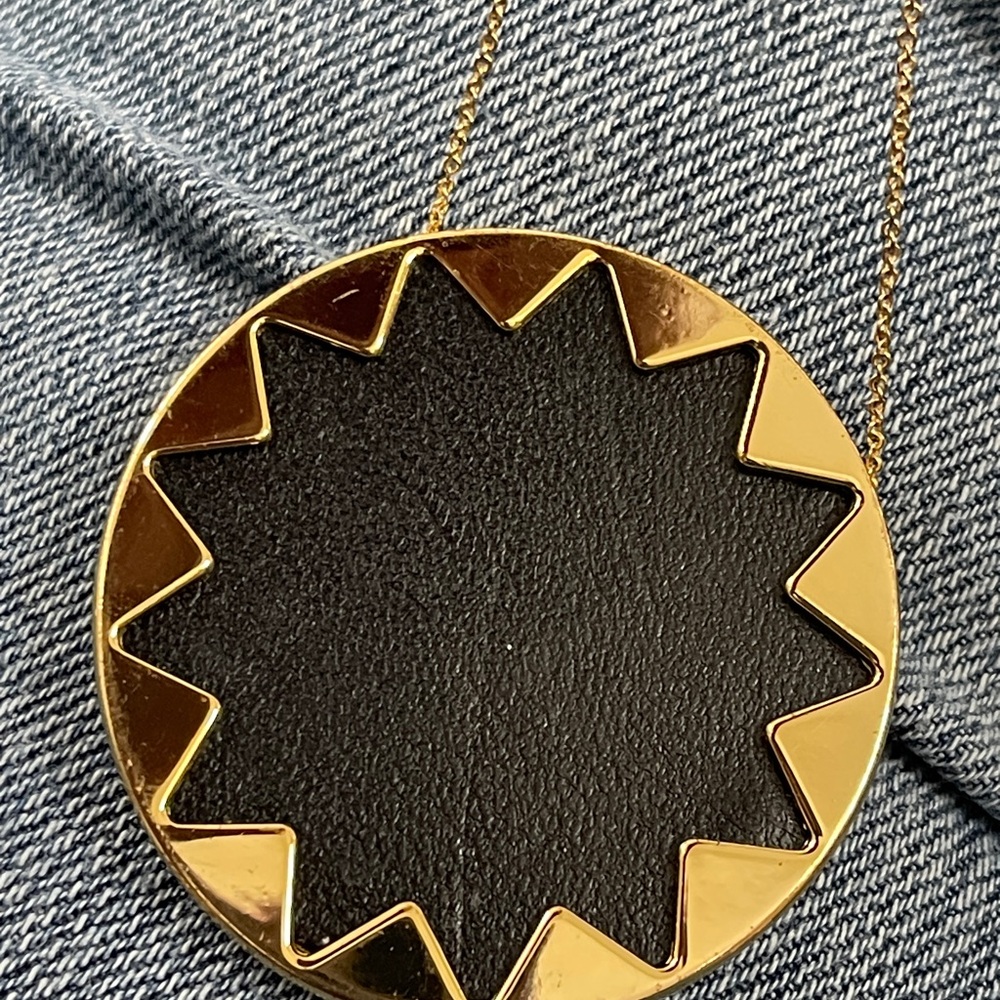 HOUSE IF HARLOW Sunburst necklace statement piece